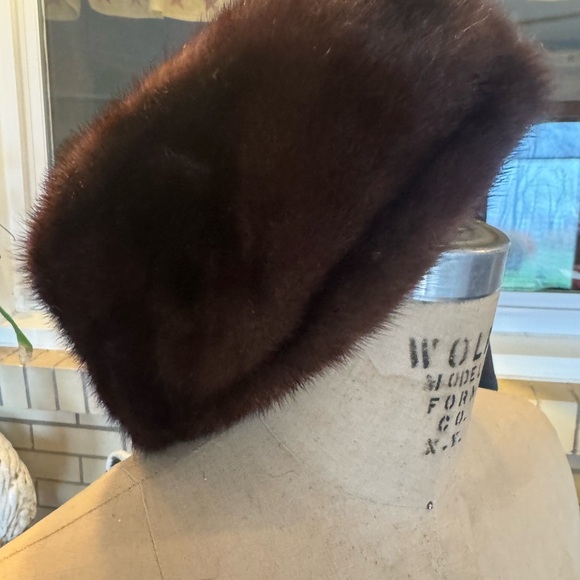Elegant Brown Fur Hat - Picture 2 of 4